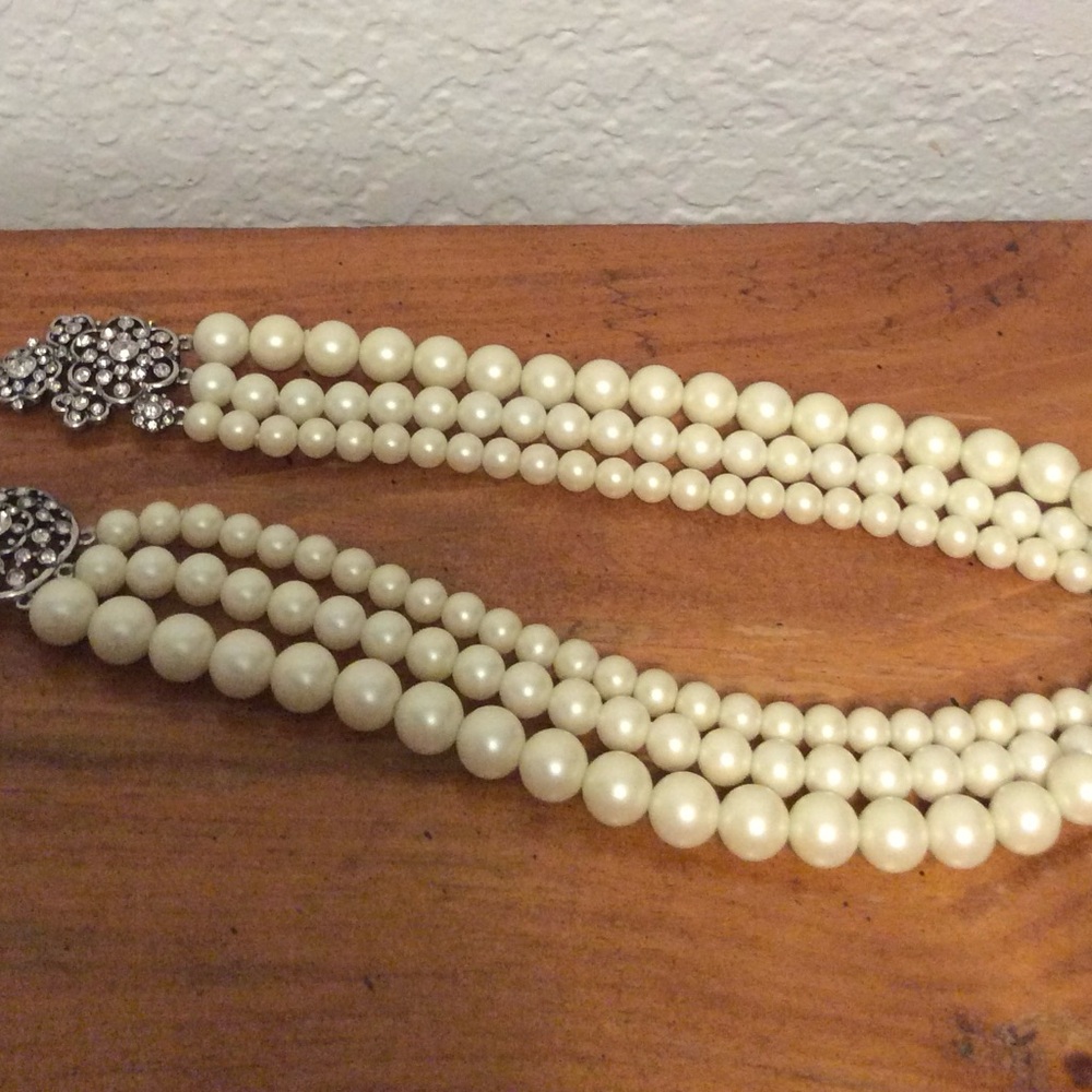 Banana Republic Cream Pearl Necklace